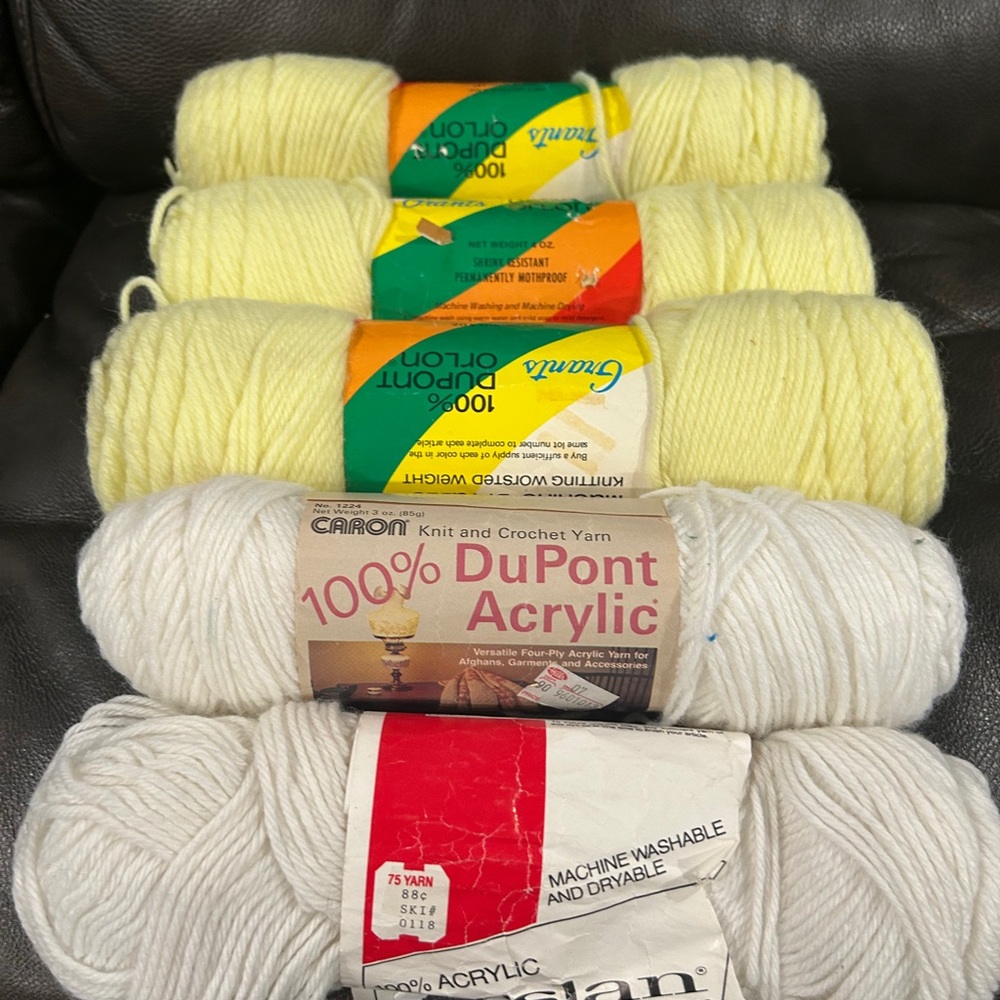 Carbon Yellow and White Acrylic Yarn Set